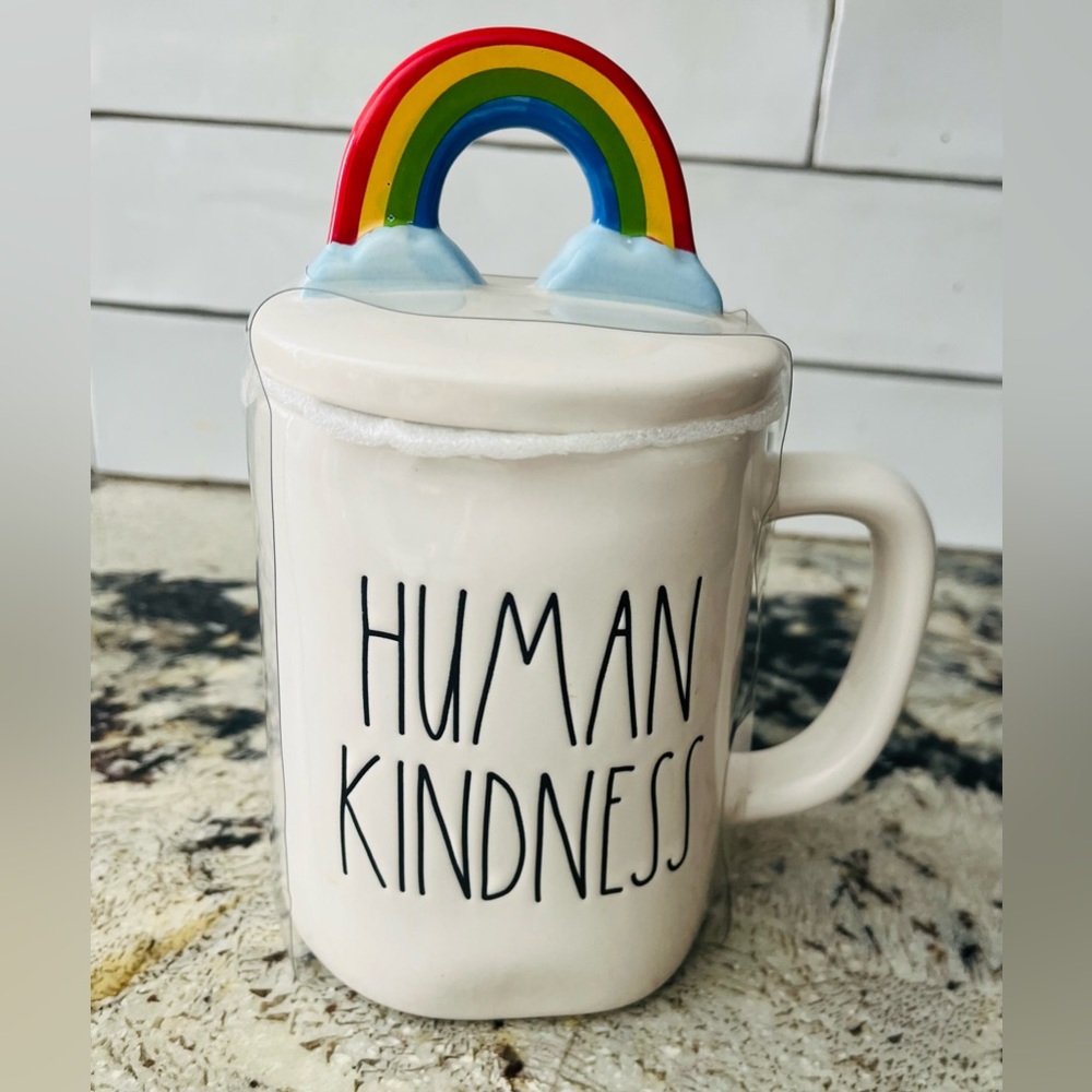 Rae Dunn mug with lid